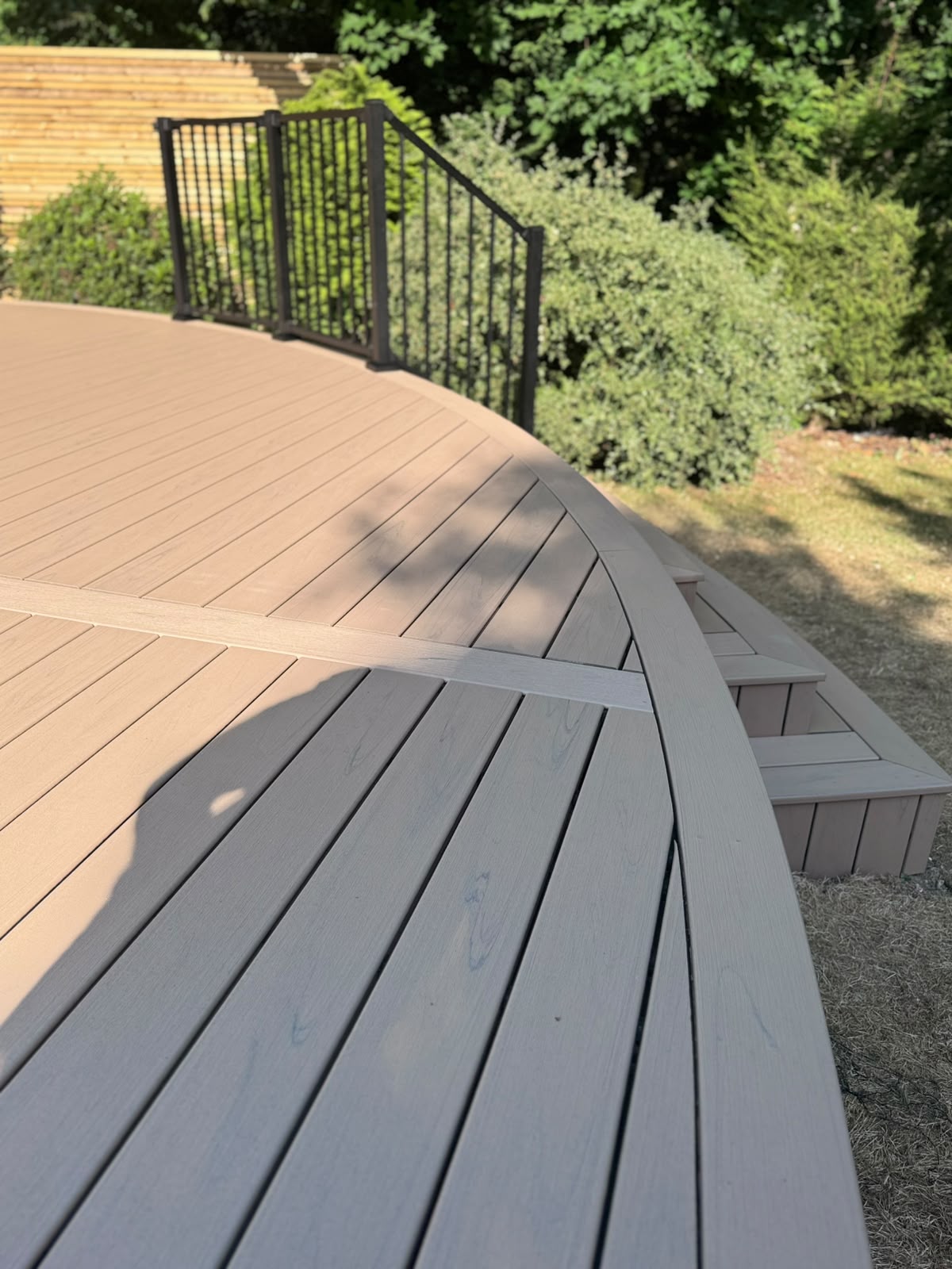 Curved Trex composite decking with two-tone boards