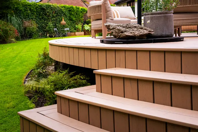 Curved steps on a Trex Transcend Lineage deck in Carmel