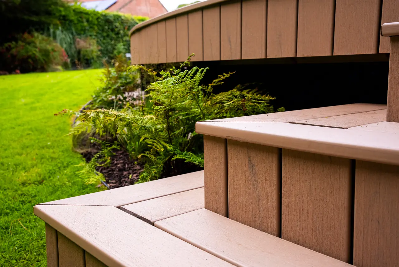 Close-up of a step on a Trex Transcend Lineage deck in Carmel