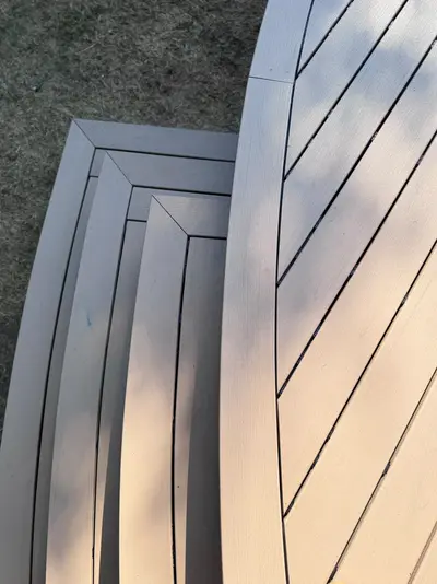 Curved steps built into a Trex deck